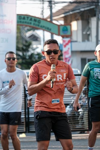 Race photo from Shake Out Run Jabar 10K