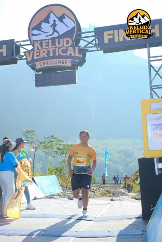 Race photo from Kelud Vertical Challenge 2024
