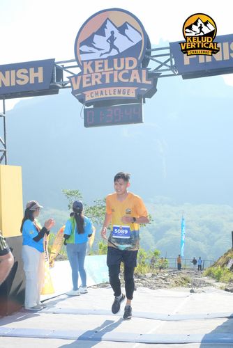Race photo from Kelud Vertical Challenge 2024