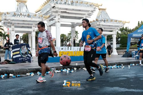 Race photo from Isoplus Run 2024 Surabaya