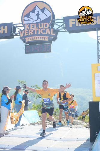 Race photo from Kelud Vertical Challenge 2024