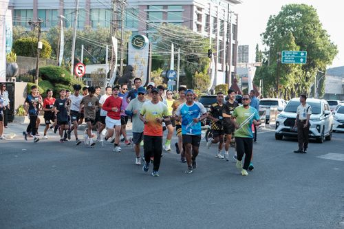 Race photo from Shake Out Run Jabar 10K