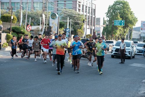 Race photo from Shake Out Run Jabar 10K
