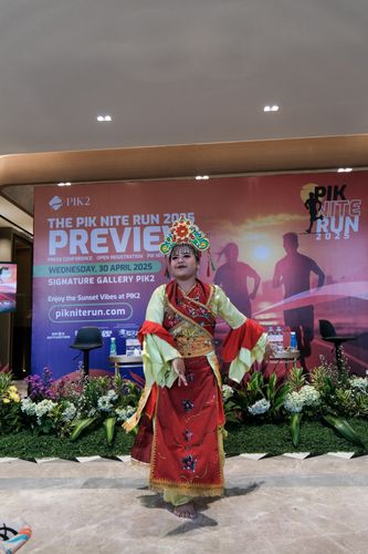 Race photo from PIK NITE RUN VIBES