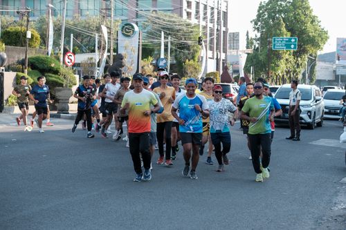 Race photo from Shake Out Run Jabar 10K