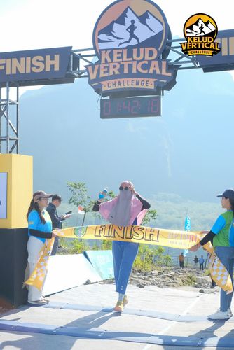 Race photo from Kelud Vertical Challenge 2024