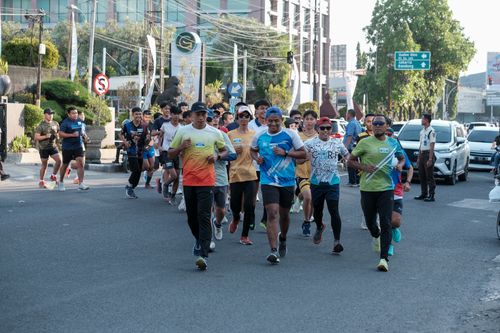 Race photo from Shake Out Run Jabar 10K