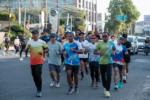 Race photo from Shake Out Run Jabar 10K
