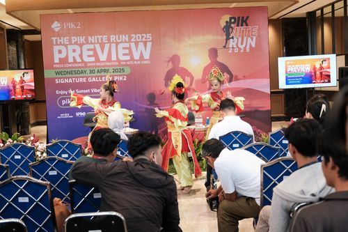 Race photo from PIK NITE RUN VIBES