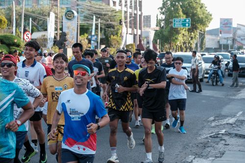 Race photo from Shake Out Run Jabar 10K