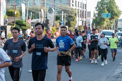 Race photo from Shake Out Run Jabar 10K