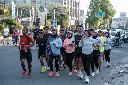 Race photo from Shake Out Run Jabar 10K