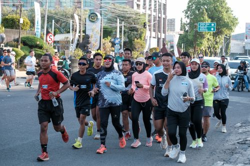 Race photo from Shake Out Run Jabar 10K