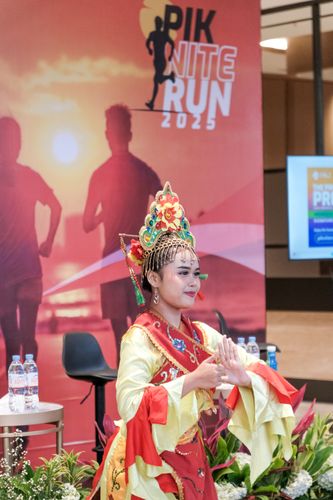 Race photo from PIK NITE RUN VIBES