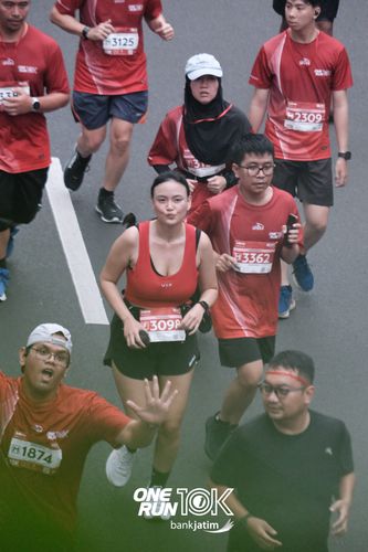 Race photo from ONE RUN 10 K
