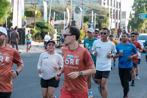 Race photo from Shake Out Run Jabar 10K