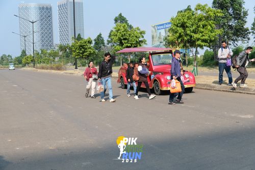 Race photo from PIK NITE RUN 2025