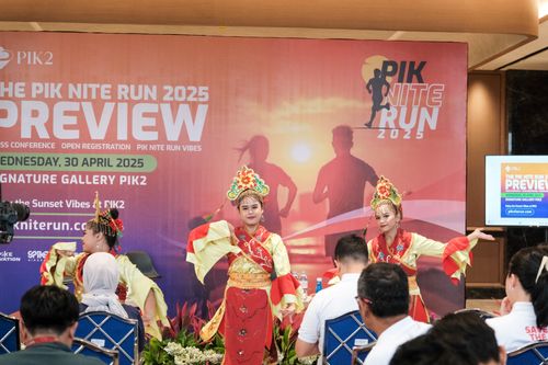 Race photo from PIK NITE RUN VIBES