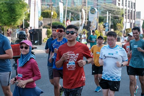 Race photo from Shake Out Run Jabar 10K