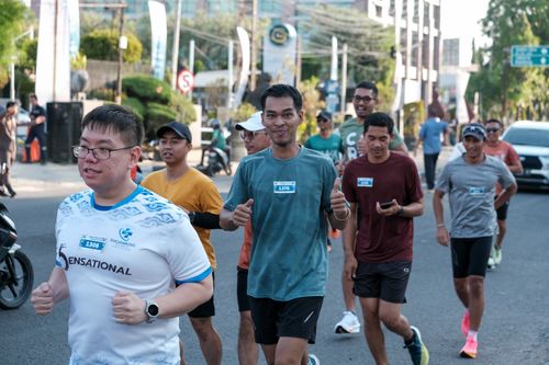 Race photo from Shake Out Run Jabar 10K