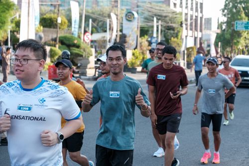 Race photo from Shake Out Run Jabar 10K