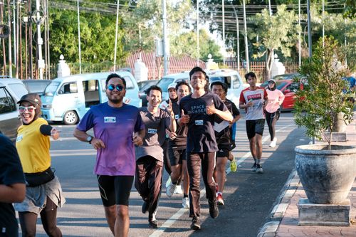 Race photo from Shake Out Run Jabar 10K