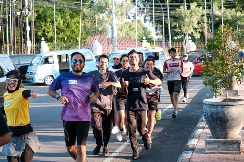 Race photo from Shake Out Run Jabar 10K