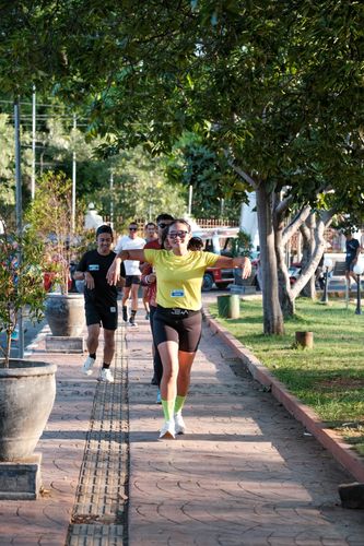 Race photo from Shake Out Run Jabar 10K