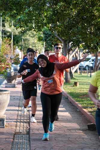 Race photo from Shake Out Run Jabar 10K