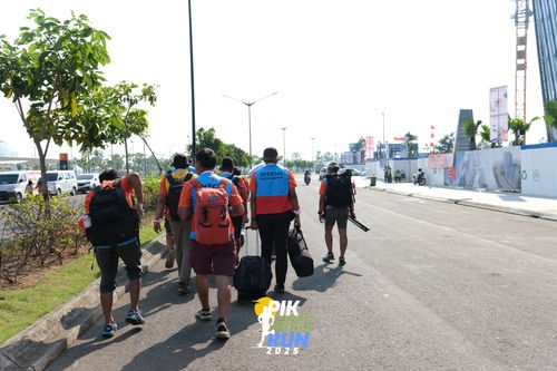 Race photo from PIK NITE RUN 2025