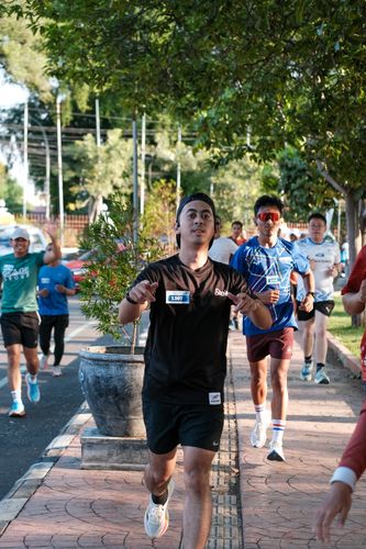 Race photo from Shake Out Run Jabar 10K