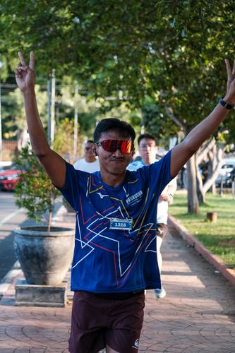 Race photo from Shake Out Run Jabar 10K