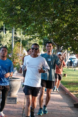 Race photo from Shake Out Run Jabar 10K