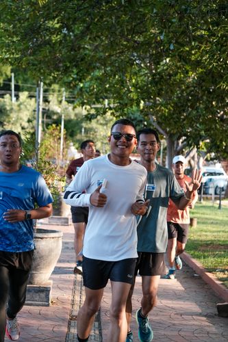Race photo from Shake Out Run Jabar 10K