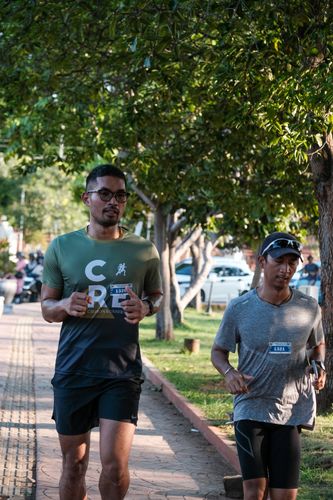 Race photo from Shake Out Run Jabar 10K