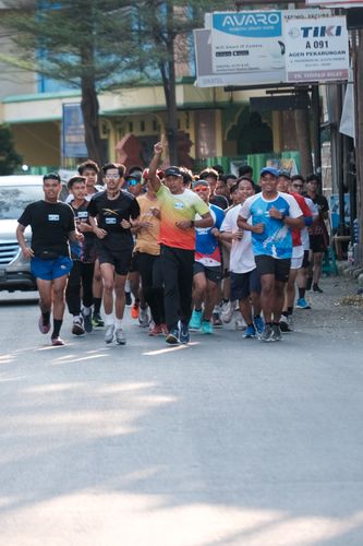 Race photo from Shake Out Run Jabar 10K