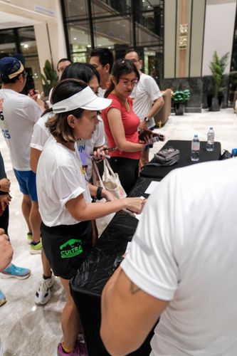Race photo from PIK NITE RUN VIBES