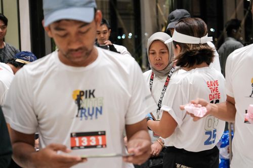 Race photo from PIK NITE RUN VIBES