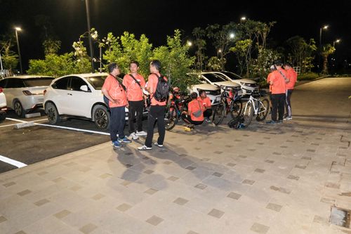 Race photo from PIK NITE RUN VIBES
