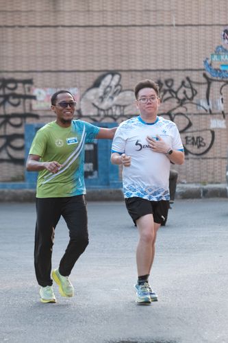 Race photo from Shake Out Run Jabar 10K