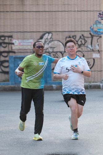 Race photo from Shake Out Run Jabar 10K