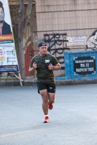 Race photo from Shake Out Run Jabar 10K