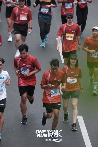 Race photo from ONE RUN 10 K
