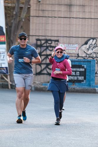 Race photo from Shake Out Run Jabar 10K
