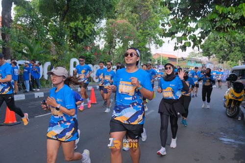 Race photo from Isoplus Run 2024 Surabaya