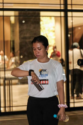 Race photo from PIK NITE RUN VIBES