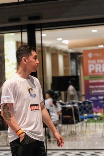Race photo from PIK NITE RUN VIBES