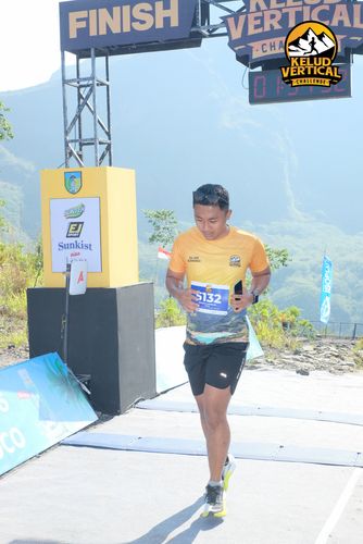 Race photo from Kelud Vertical Challenge 2024