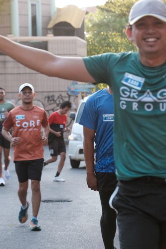 Race photo from Shake Out Run Jabar 10K