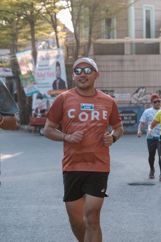 Race photo from Shake Out Run Jabar 10K